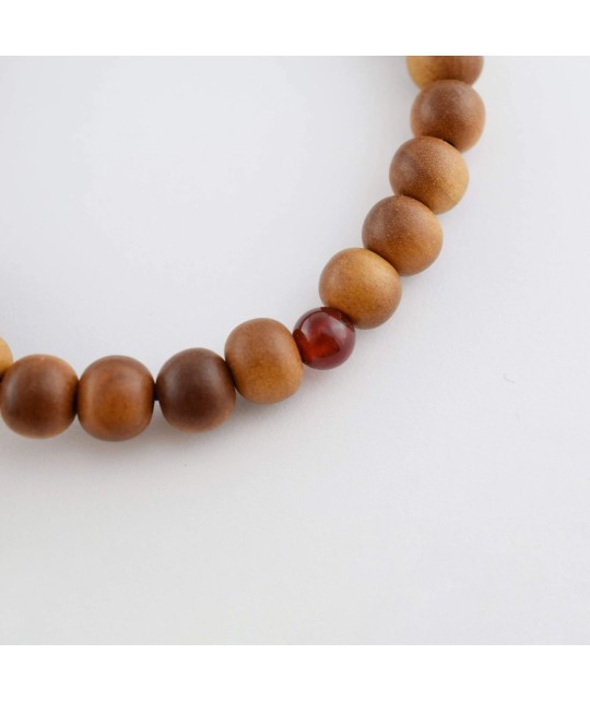 Bracelet en bois de santal indien et agate rouge de 8 mm